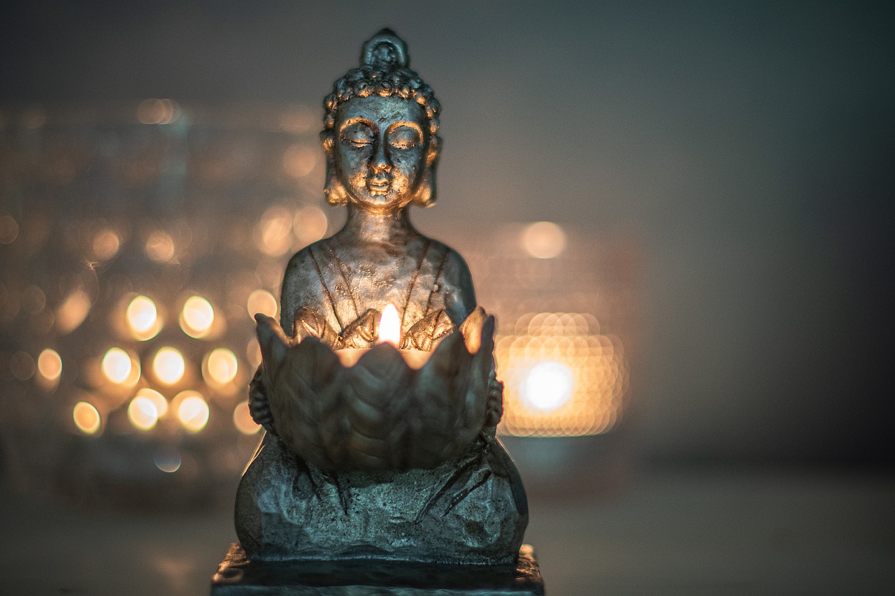Imagen de una estatua pequeña de Buda